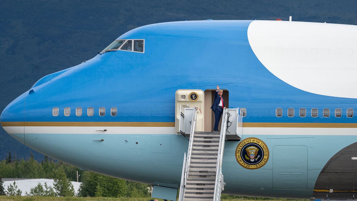 President Trump waves from Air Force One