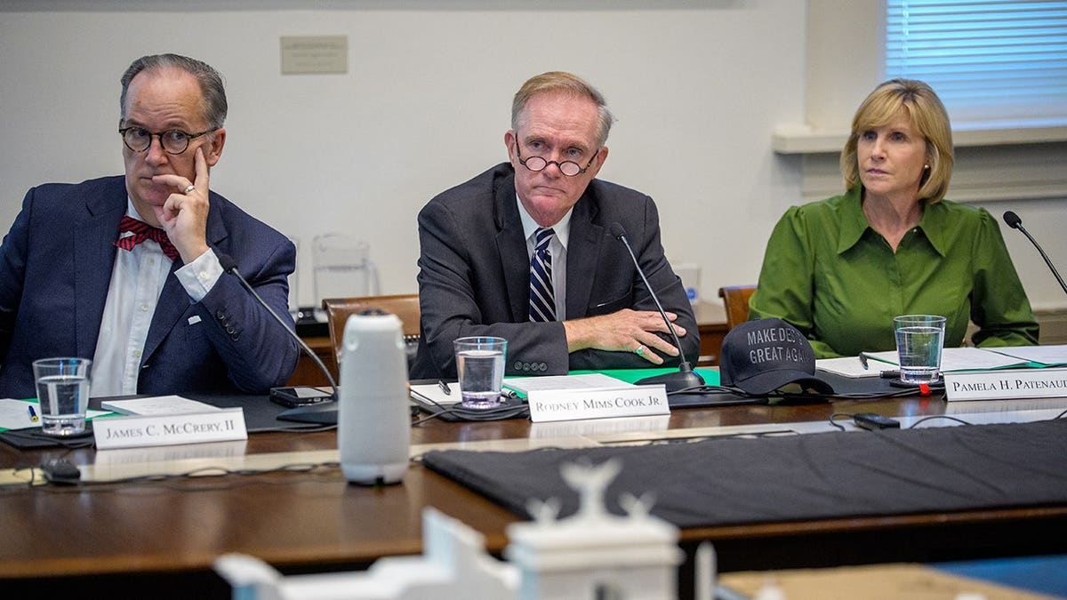 Commission of Fine Arts members