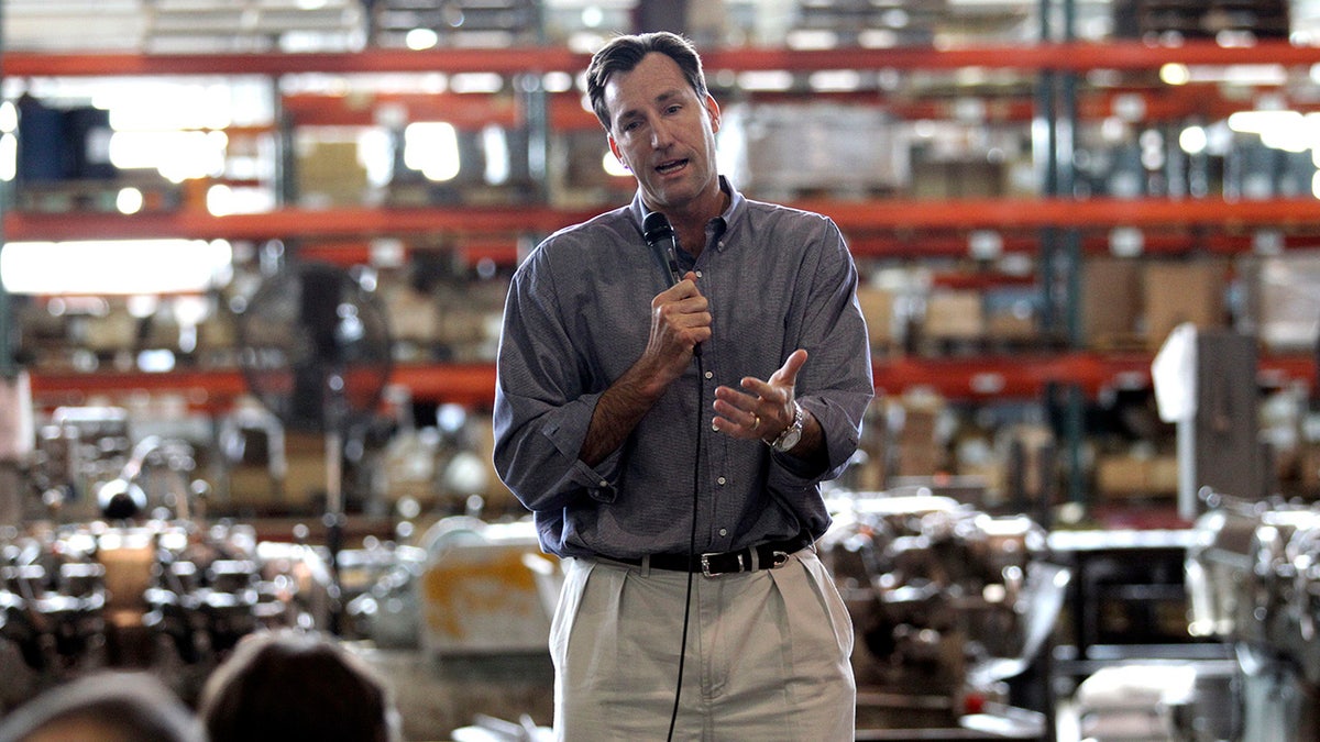 Chris Dudley speaking at a town hall meeting in Portland, Oregon