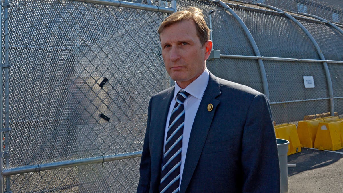Congressman Dan Goldman leaving Delancey Hall immigration facility in Newark, New Jersey