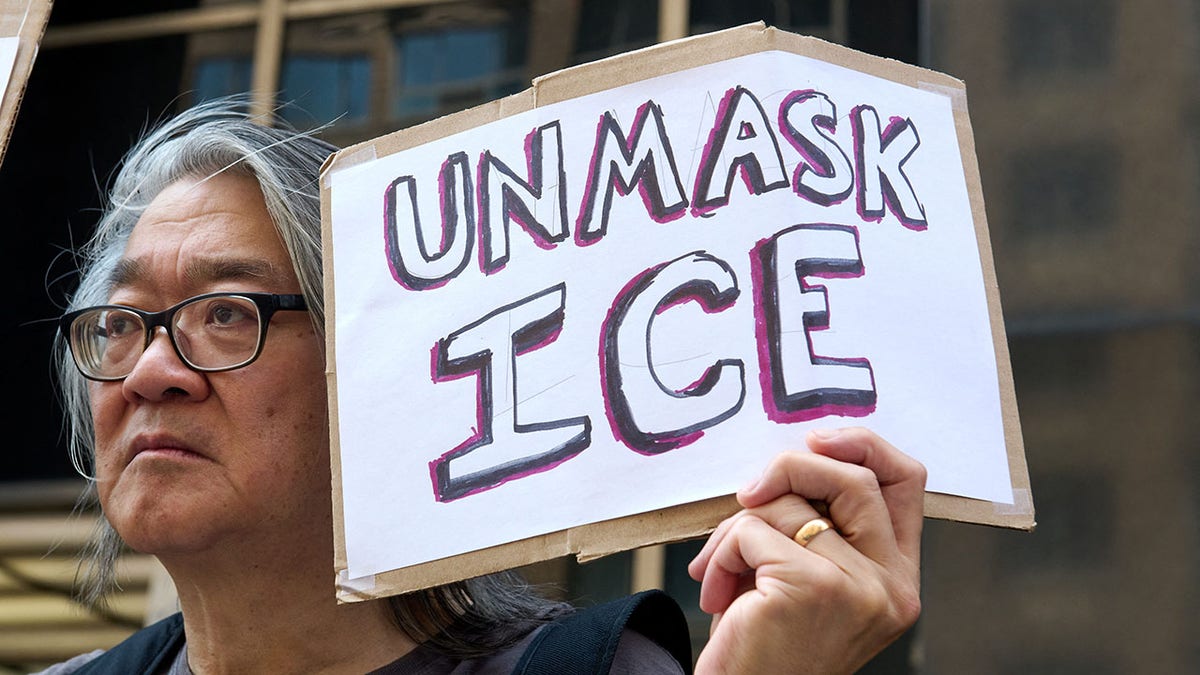U.S. federal agents detaining immigrants and asylum seekers at U.S. Immigration Court in New York