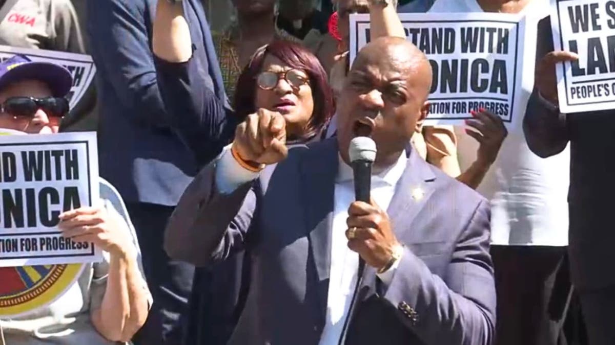 Mayor Ras Baraka shouting outside a courthouse