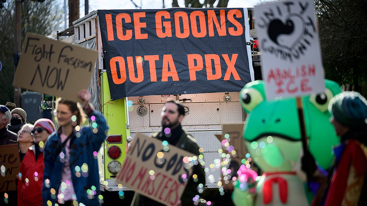 Oregon anti-Ice protest