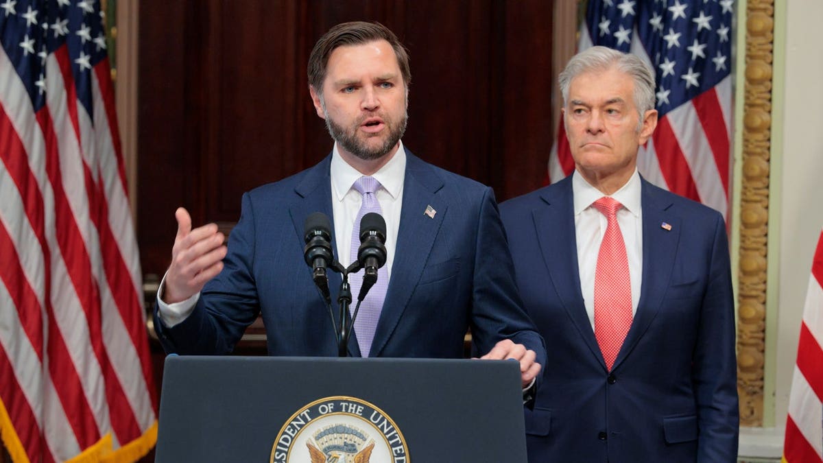 vance anD OZ GIVE FRAUD PRESS CONFERENCE