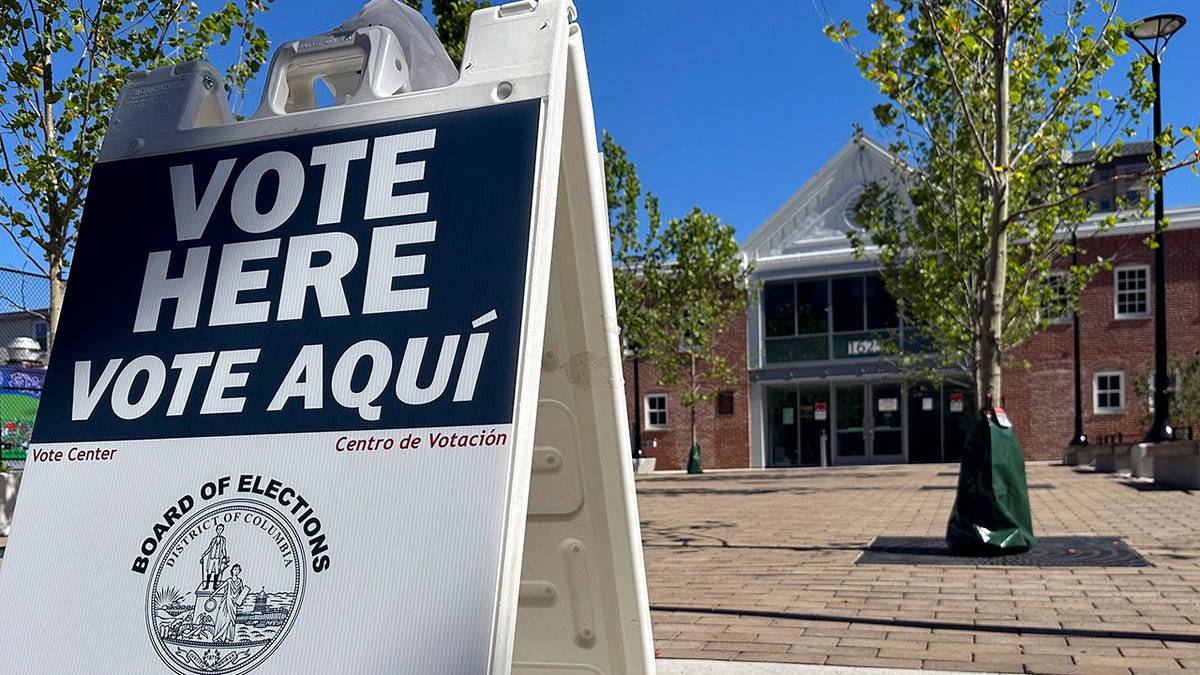 A sign for an early voting site at the Stead Park Recreation Center in northwest Washington