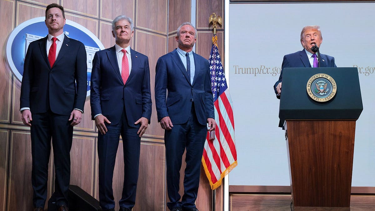 Chris Klomp, Mehmet Oz, Robert F. Kennedy Jr., and President Donald Trump