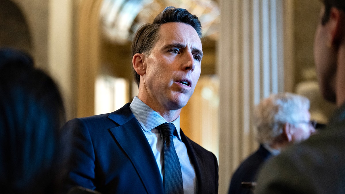 josh-hawley-capitol