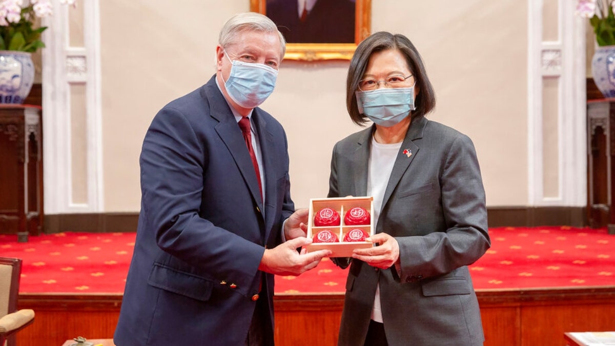 Sen. Lindsey Graham poses with Taiwanese President Tsai Ing-wen