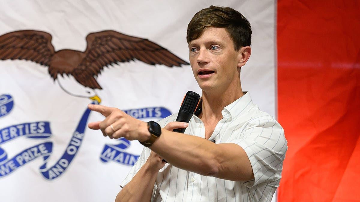 Iowa Democratic gubernatorial candidate Rob Sand