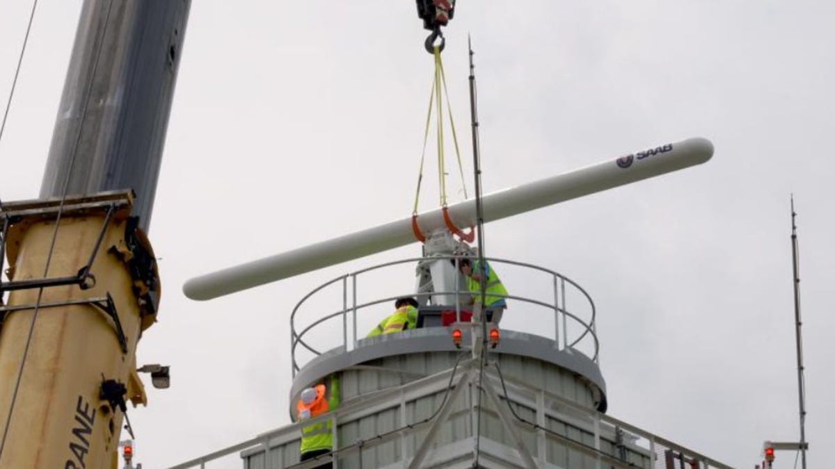 Surface Movement Radar Model 4 (SMR-4) installation