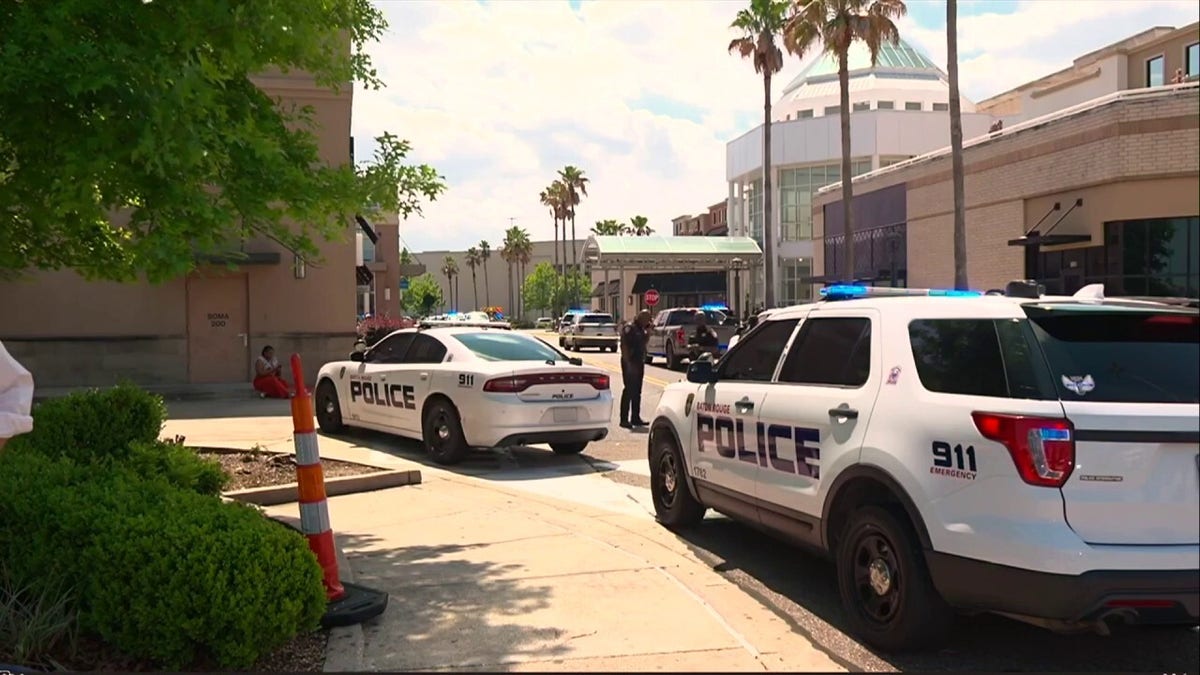 Police cars and Mall of Louisiana