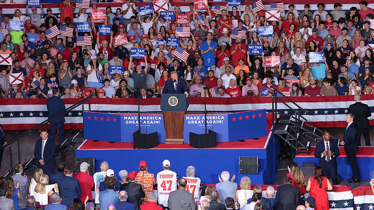 trump-mobile-alabama-rally