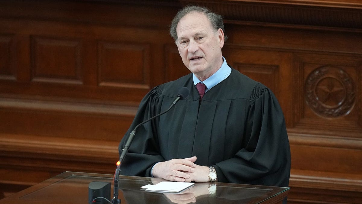 Photo of Justice Samuel Alito.