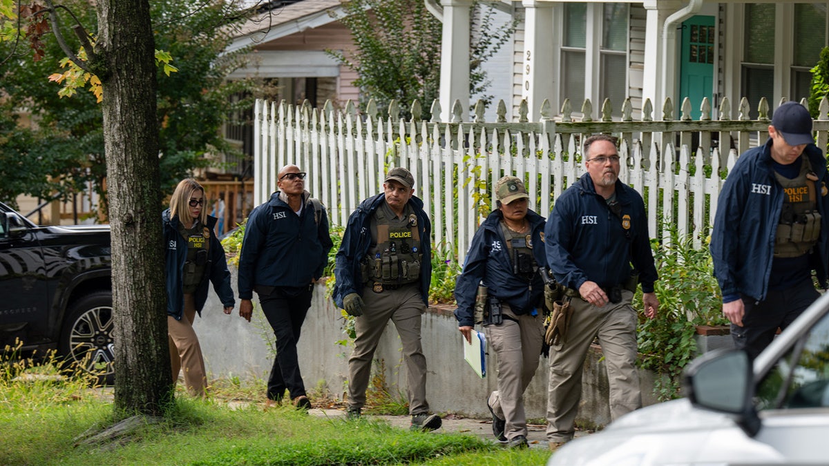 Federal agents