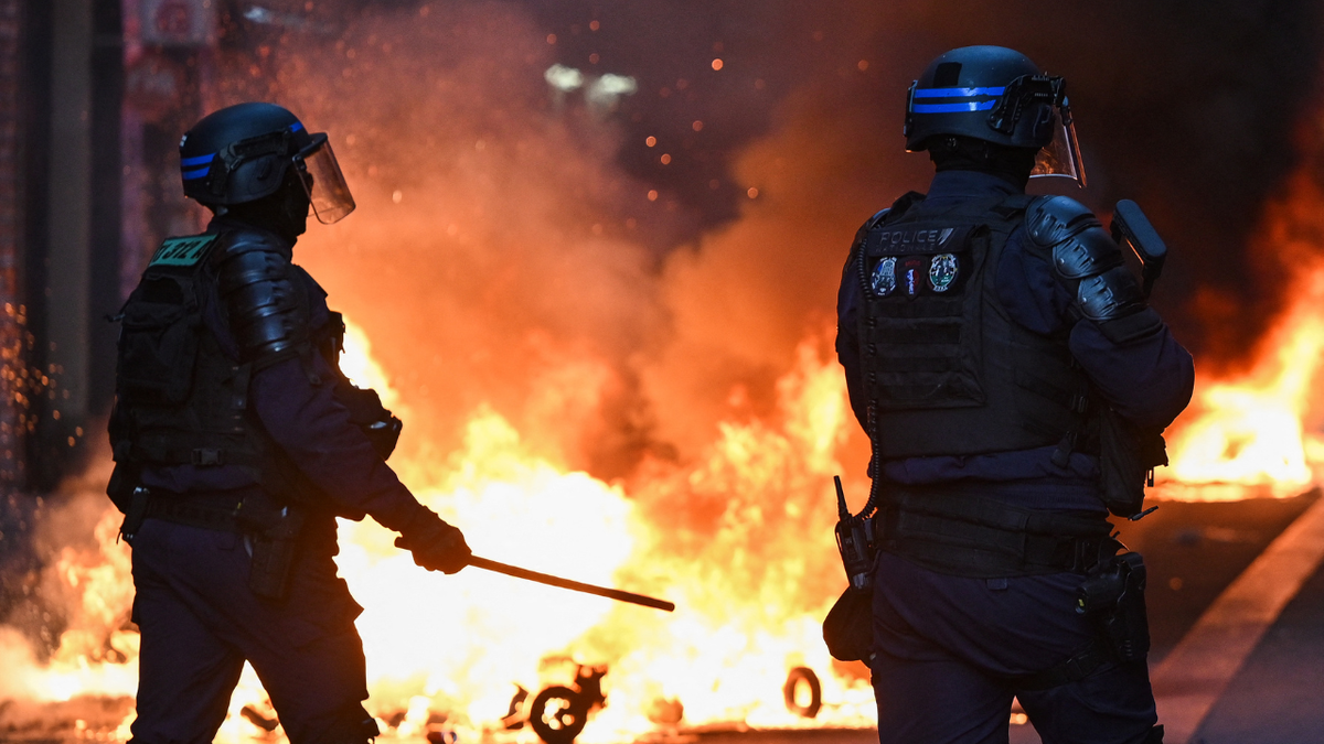 police-riot-gear-france