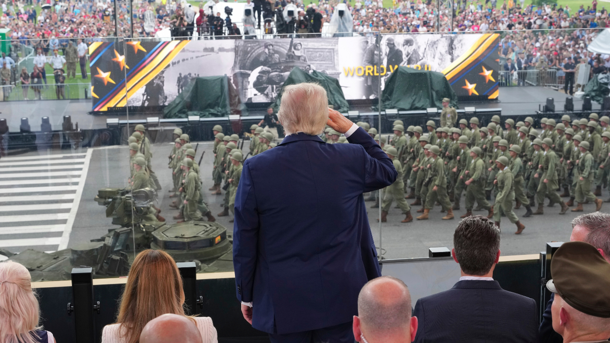 trump salutes soliders at military parade
