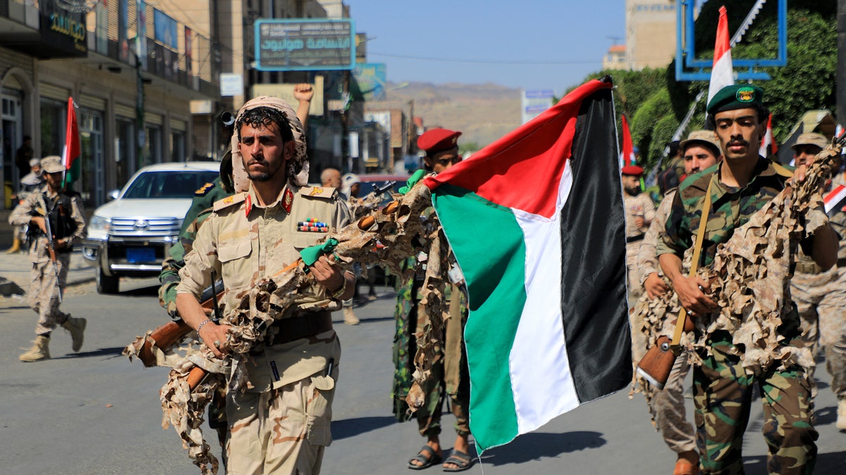 Yemeni forces marching