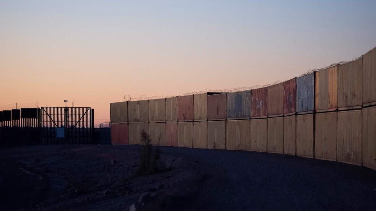Arizona container wall